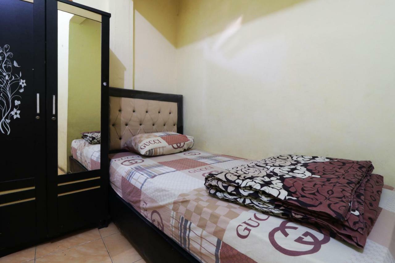 Wisma Yuli Syariah Hotel Medan Esterno foto