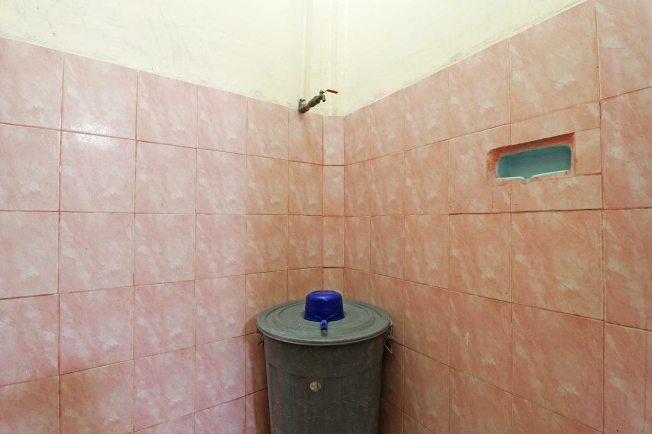 Wisma Yuli Syariah Hotel Medan Esterno foto