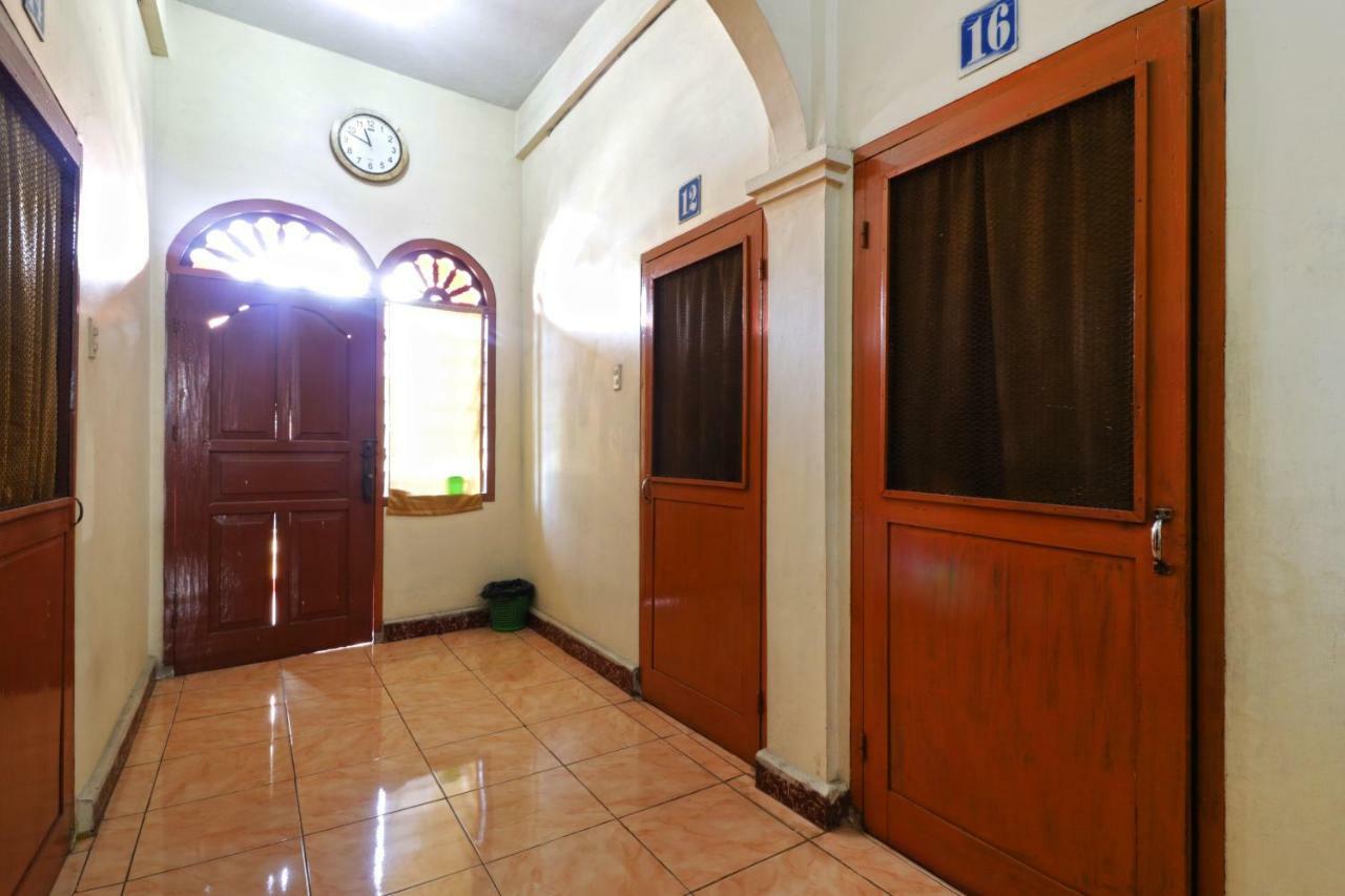 Wisma Yuli Syariah Hotel Medan Esterno foto