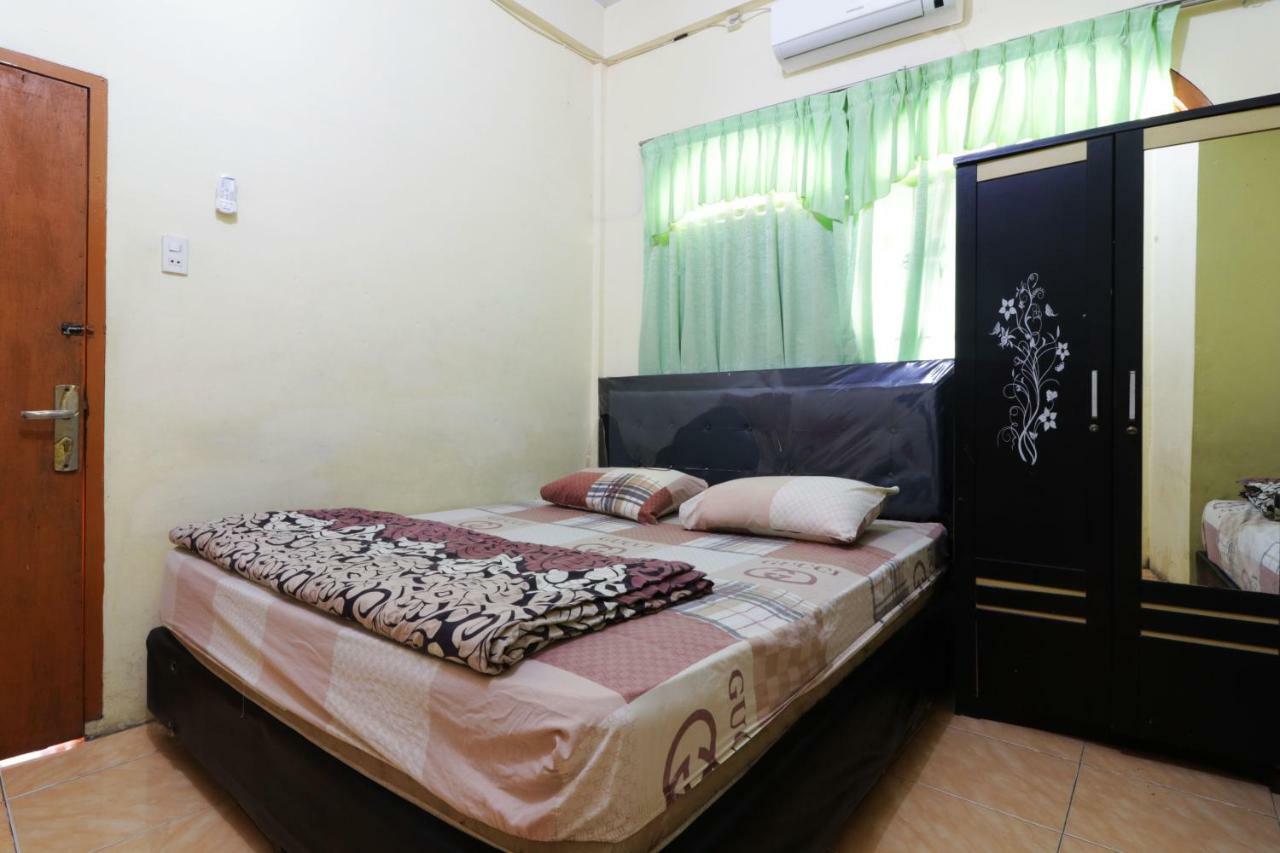 Wisma Yuli Syariah Hotel Medan Esterno foto