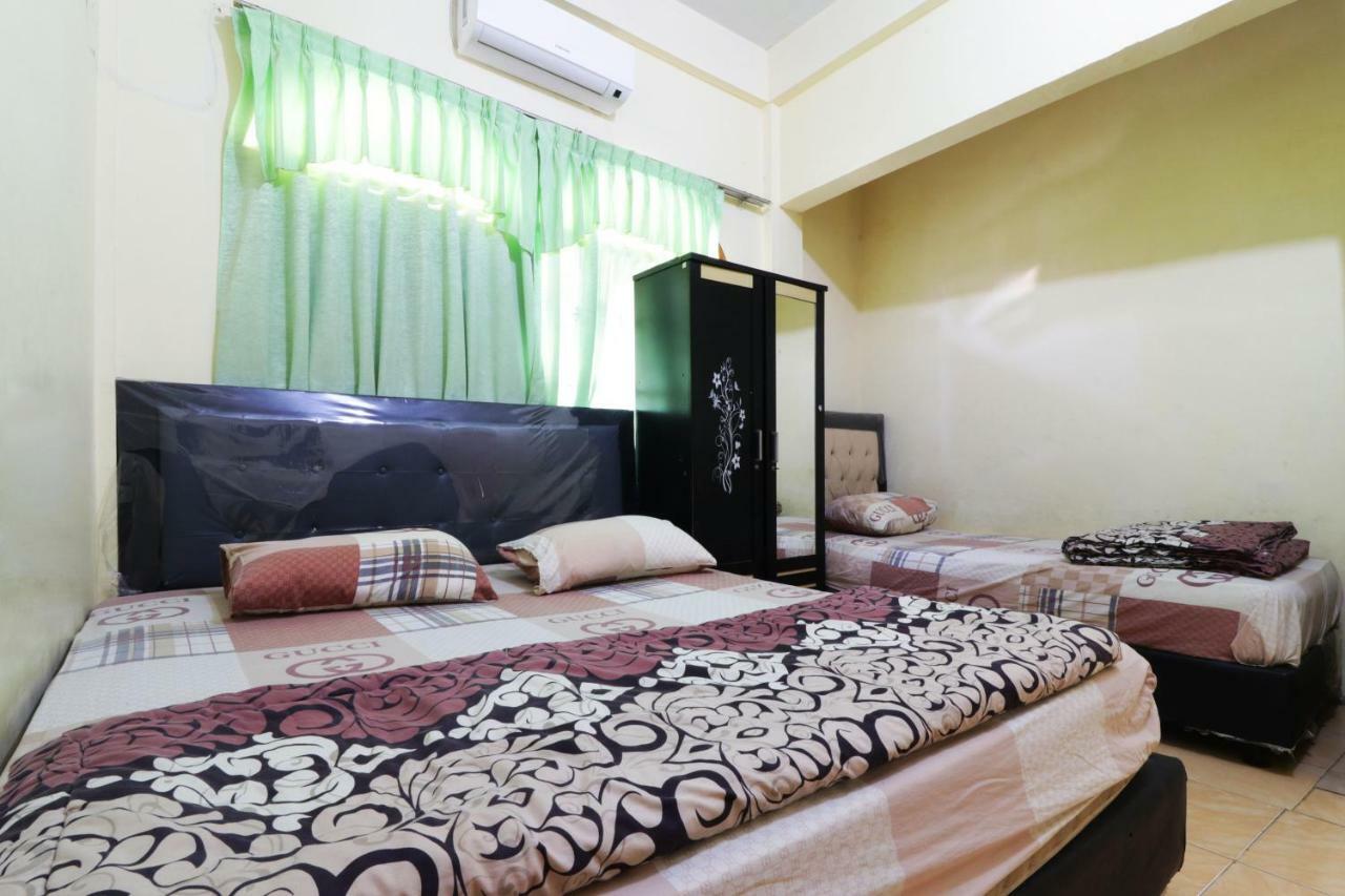 Wisma Yuli Syariah Hotel Medan Esterno foto