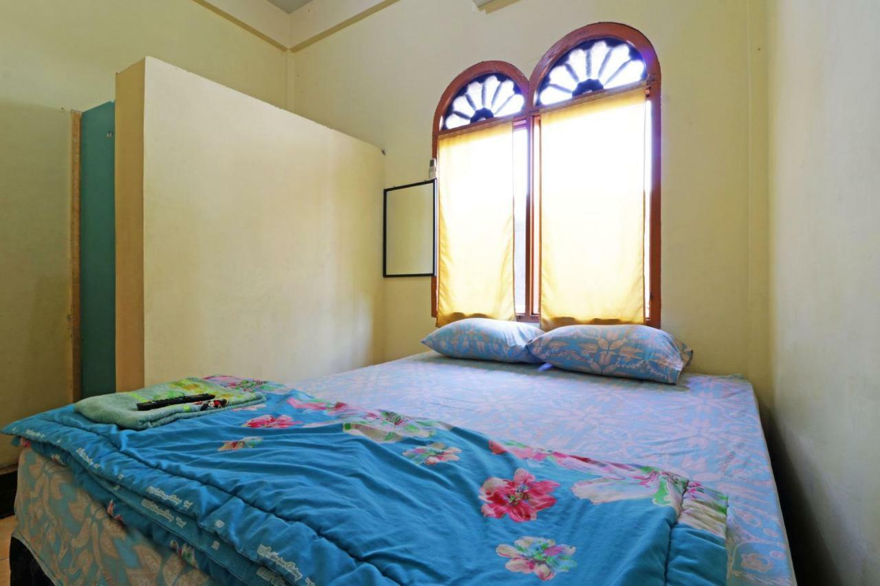 Wisma Yuli Syariah Hotel Medan Esterno foto