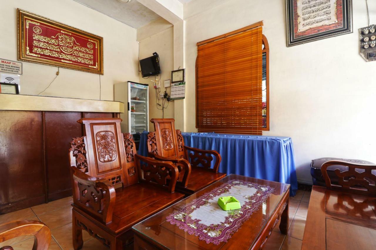 Wisma Yuli Syariah Hotel Medan Esterno foto
